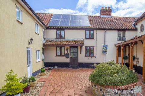 3 Chattergate, Old Buckenham, Attleborough, NR17 1RJ