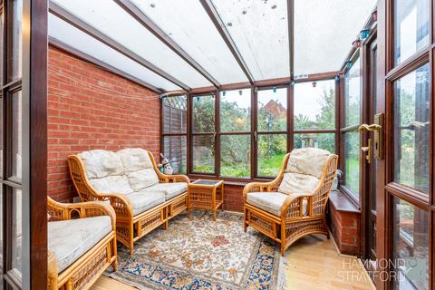 3 Chattergate, Old Buckenham, Attleborough, NR17 1RJ