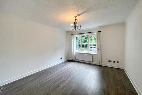 2 bedroom flat for sale, Rowan House, Aspen Vale, Whyteleafe, Surrey, CR3 0XH