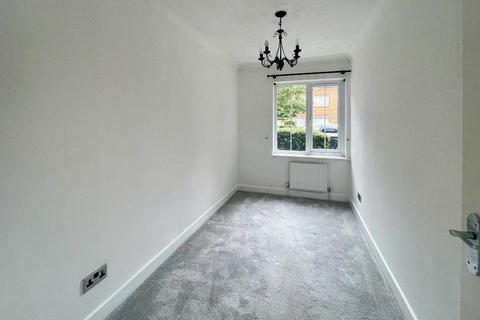 2 bedroom flat for sale, Rowan House, Aspen Vale, Whyteleafe, Surrey, CR3 0XH