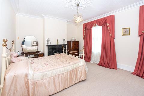4 bedroom terraced house for sale, Dinorwic Street, Caernarfon, Gwynedd, LL55