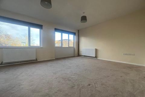 3 bedroom flat to rent, Forest Hills Drive, Southampton SO18