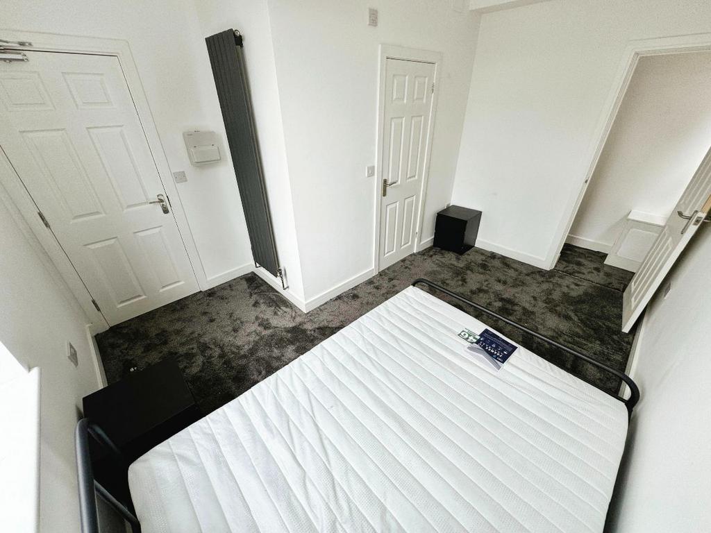 Fully Furnished Double Bedroom With En Suite &amp; Bui