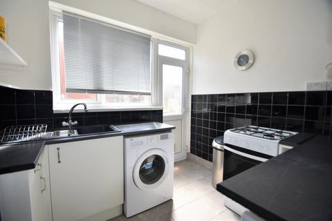 3 bedroom terraced house to rent, Adair Road, Southsea PO4