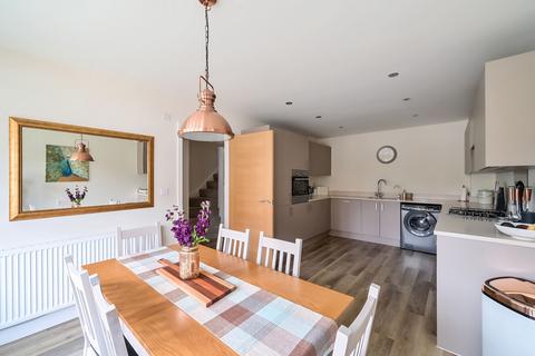 8 Great Barn Crescent, West End, Woking, GU24 9FX