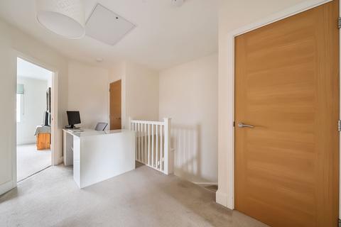 8 Great Barn Crescent, West End, Woking, GU24 9FX
