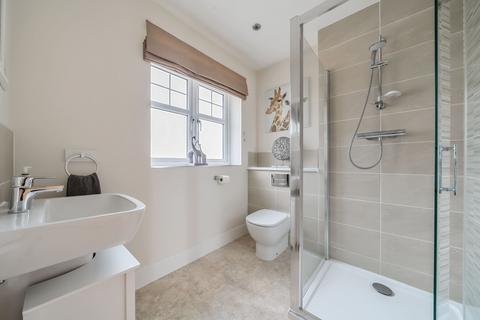 8 Great Barn Crescent, West End, Woking, GU24 9FX