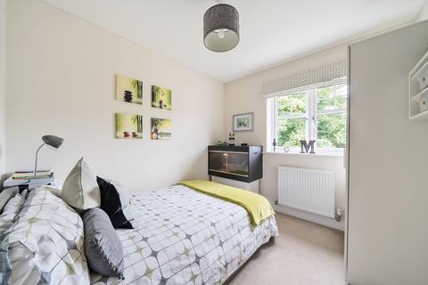 8 Great Barn Crescent, West End, Woking, GU24 9FX