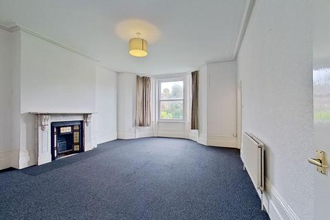 2 bedroom flat for sale, Flat ,  Earls Avenue, Folkestone