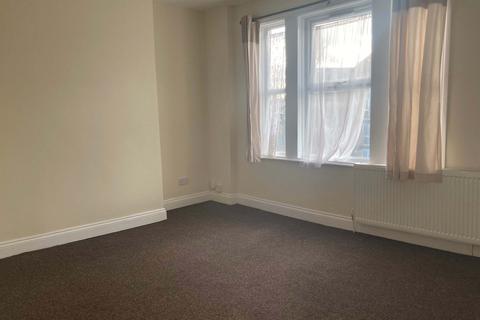 3 bedroom flat to rent, Albert Road, St. Mary Cray BR5