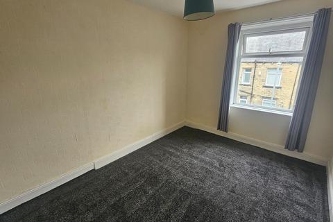 3 bedroom terraced house to rent, Blackwood Grove, Halifax