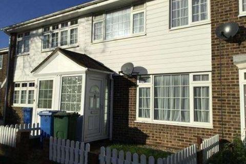 3 bedroom terraced house to rent, Periwinkle Close, Kent ME10