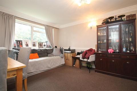 3 bedroom flat for sale, Devana End, Carshalton