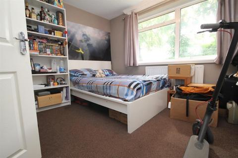 3 bedroom flat for sale, Devana End, Carshalton