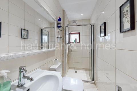 55 Woodstock Avenue, London, NW11 9RG