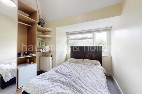 55 Woodstock Avenue, London, NW11 9RG
