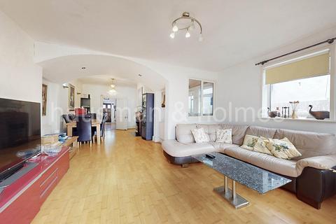 55 Woodstock Avenue, London, NW11 9RG