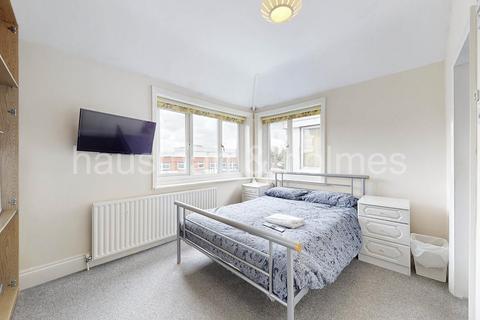 55 Woodstock Avenue, London, NW11 9RG