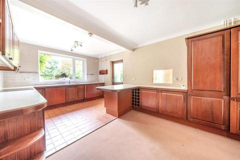 4 bedroom detached bungalow for sale, Holly Hill Lane, Sarisbury Green SO31