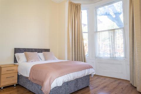 3 bedroom apartment to rent, Elgin Avenue, Maida Vale, W9