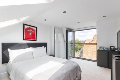 102 Lambton Road, Raynes Park, London, SW20 0TJ