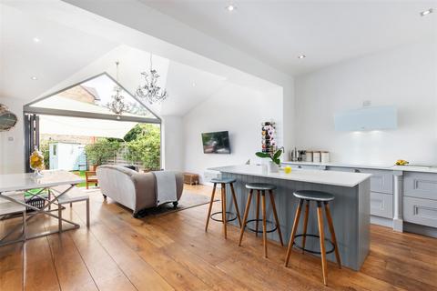 102 Lambton Road, Raynes Park, London, SW20 0TJ