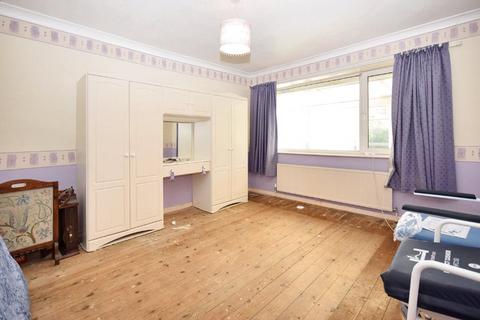 2 bedroom bungalow for sale, Elmwood Garth, Walton, Wakefield, West Yorkshire