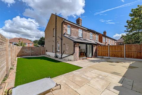 3 bedroom semi-detached house for sale, Chestnut Avenue, Leigh