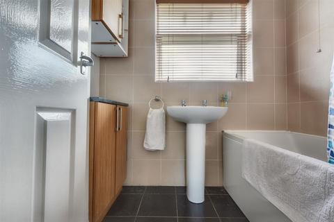 28 Cantrell Road, Nottingham, NG6 9AG