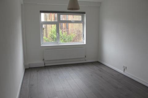 2 bedroom flat to rent, Woodhouse Road, London
