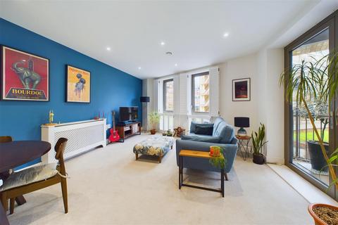 3 bedroom flat for sale, Corio House, The Grange, London, SE1