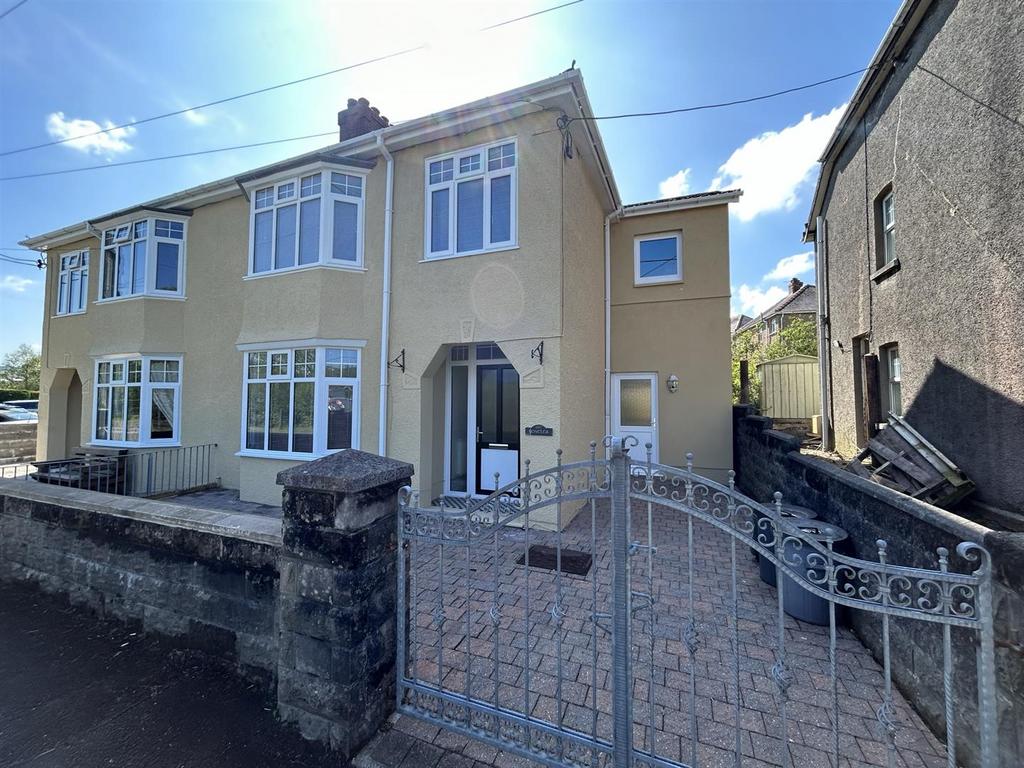 Station Road, Pontyberem, Llanelli 4 bed semidetached house for sale