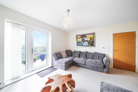 2 bedroom flat for sale, Shingly Place, Chingford