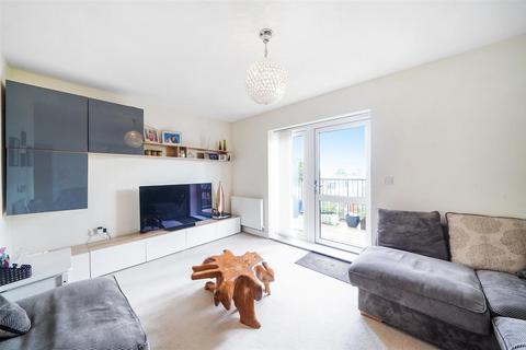 2 bedroom flat for sale, Shingly Place, Chingford