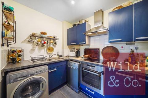 11 Hacon Square, London, E8 3QR