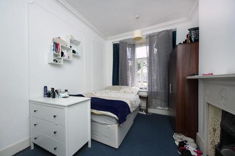 2 bedroom apartment to rent, Fordhook Avenue, W5