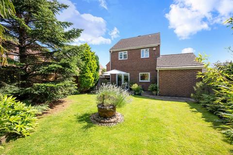 3 bedroom detached house for sale, De Burgh Gardens, Tadworth