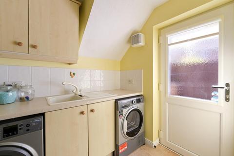 5 De Burgh Gardens, Tadworth, KT20 5LU