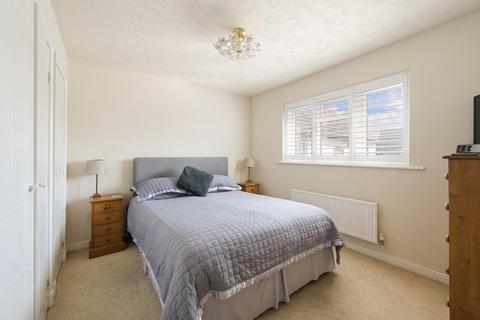 5 De Burgh Gardens, Tadworth, KT20 5LU