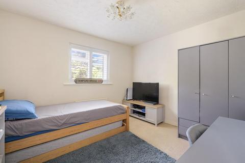 5 De Burgh Gardens, Tadworth, KT20 5LU