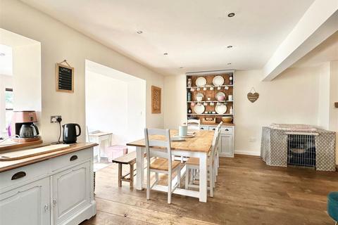 6 How Lane, Castleton, Hope Valley, S33 8WJ