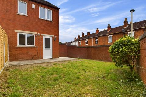 2 bedroom semi-detached house to rent, India Road, Gloucester