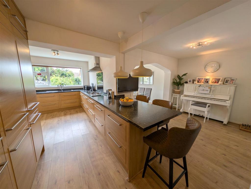 Kitchen/Breakfast Room