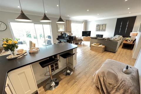 40 Oldfield Way, Wirral, CH60 6RH