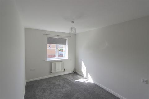 3 bedroom terraced house to rent, Southmoor Close, Darlington