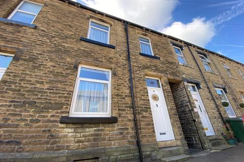 4 bedroom terraced house to rent, George Street, Milnsbridge, Huddersfield