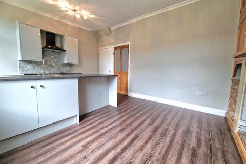 4 bedroom terraced house to rent, George Street, Milnsbridge, Huddersfield