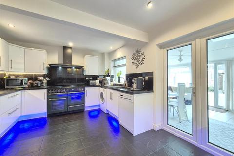 5 bedroom detached house for sale, North Avenue, Coalville LE67