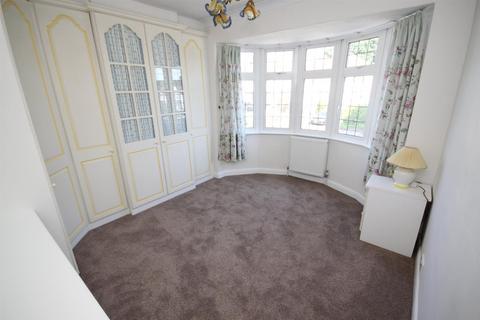 2 bedroom semi-detached house to rent, Crescent Drive, Petts Wood