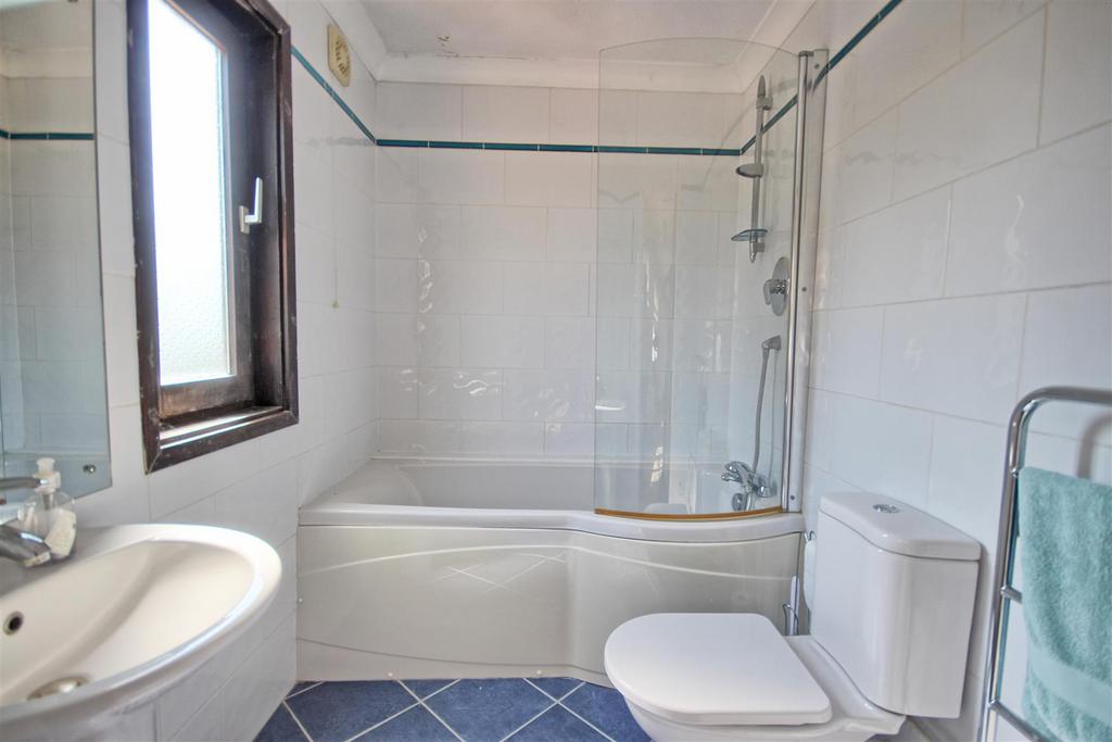 En suite bathroom